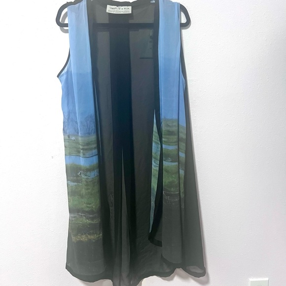 VIDA Blue and Black scenic Sleeveless Cardigan PLUS - Picture 11 of 12